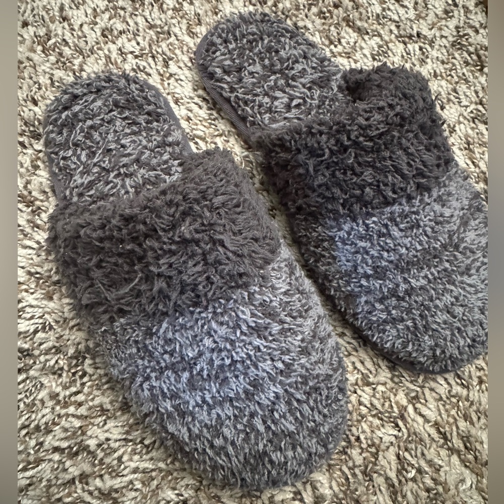 NWOT Barefoot Dreams Gray Slippers Size Small (5/6)